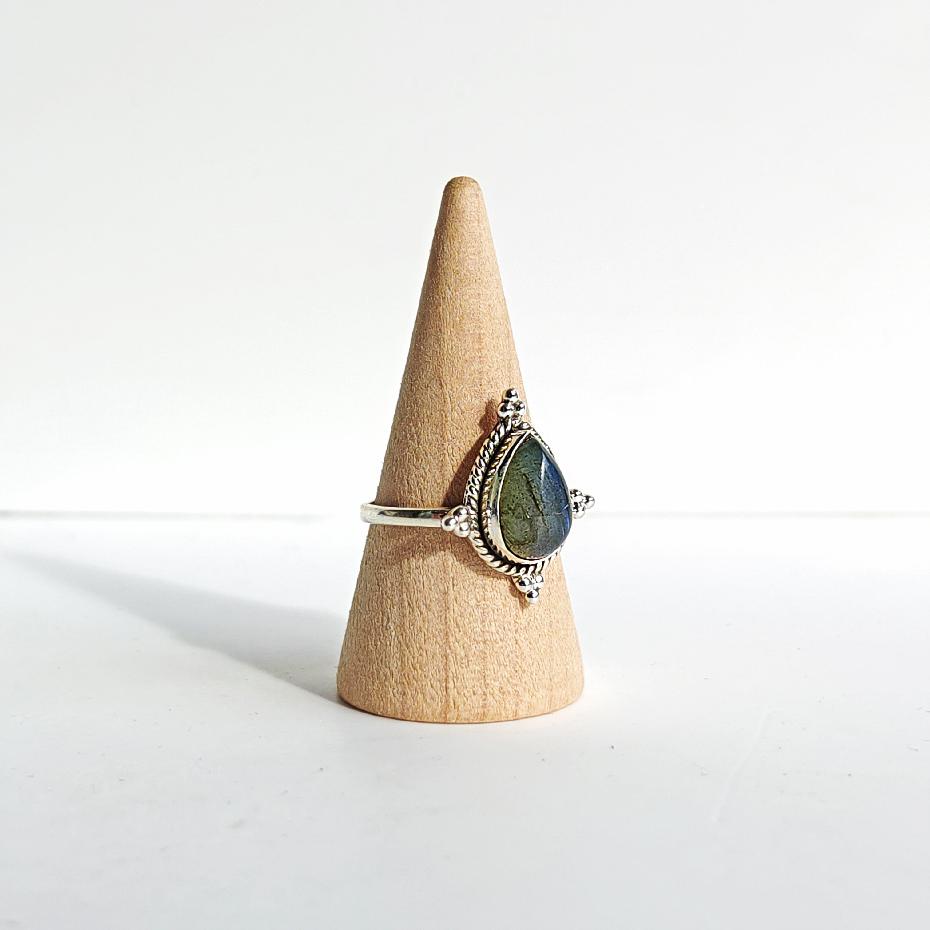 Anillo Delhi Ajustable de Labradorita y Plata de Ley 925