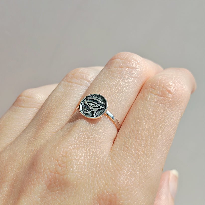 Anillo "Amuleto Ojo de Ra" en Plata de Ley 925