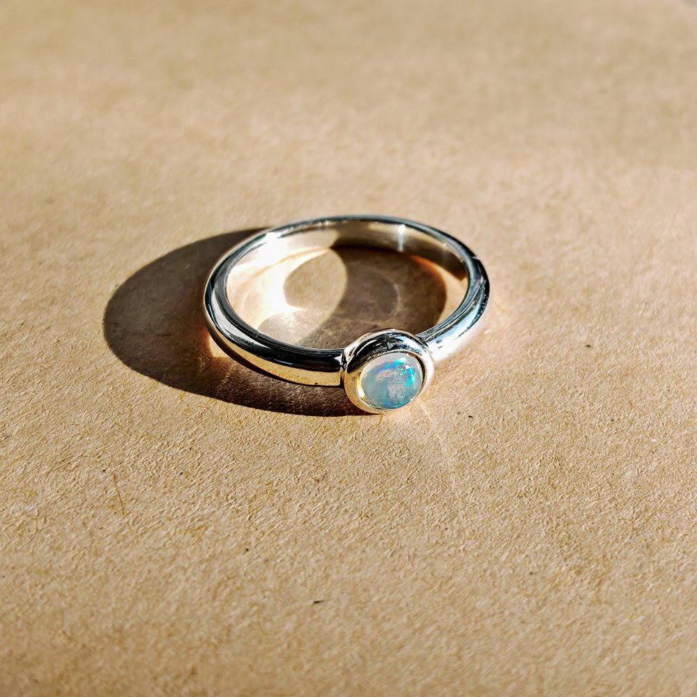 Anillo Círculo de Ópalo y Plata de Ley 925