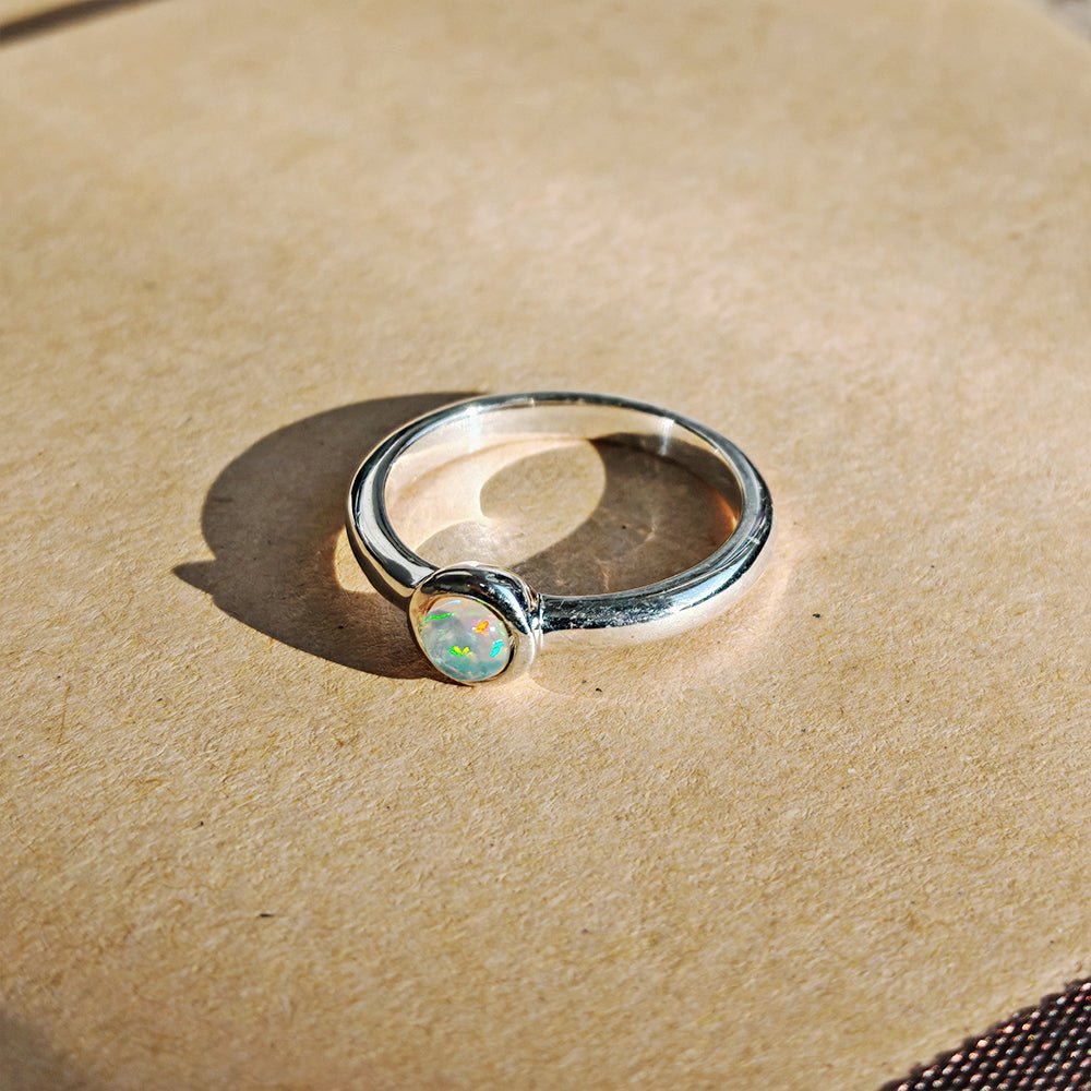 Anillo Círculo de Ópalo y Plata de Ley 925
