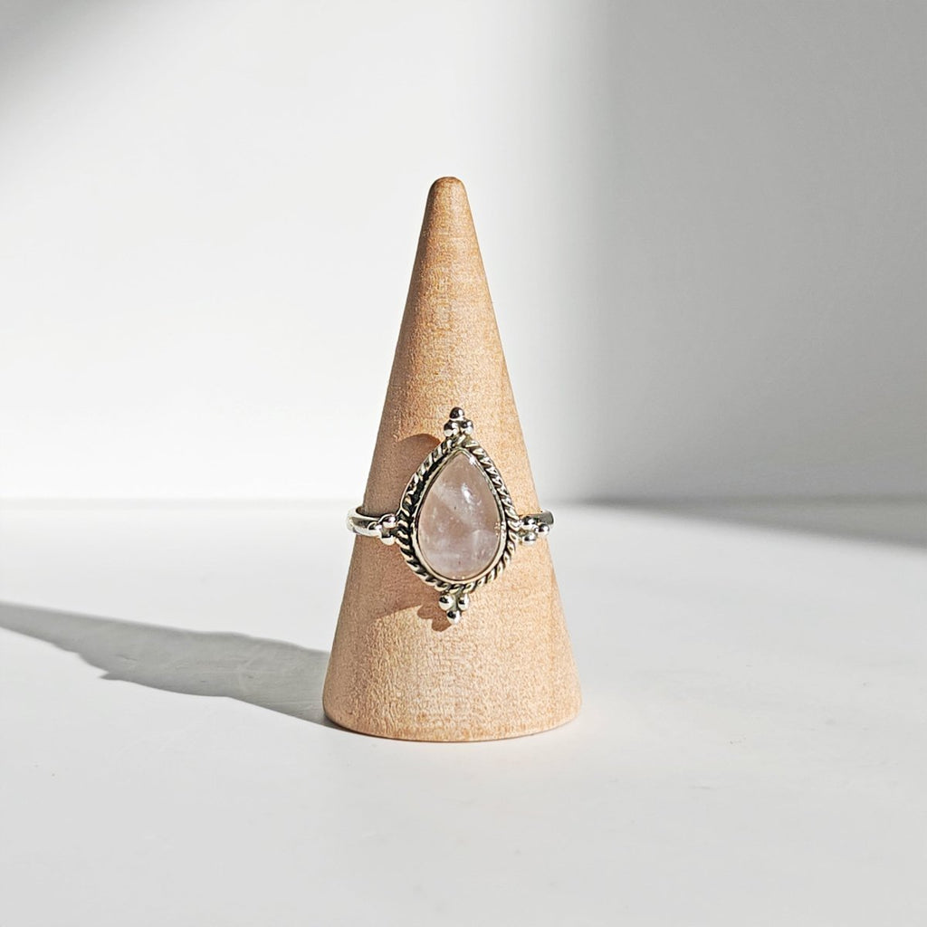 Anillo Delhi Ajustable de Cuarzo Rosa y Plata de Ley 925