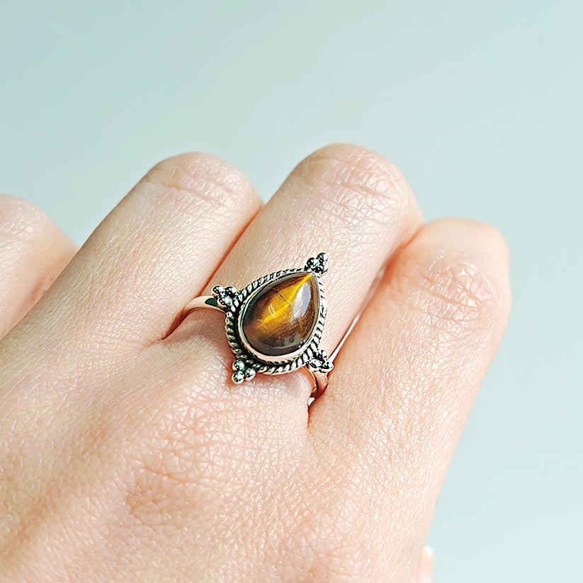 Anillo Delhi Ajustable de Ojo de Tigre y Plata de Ley 925