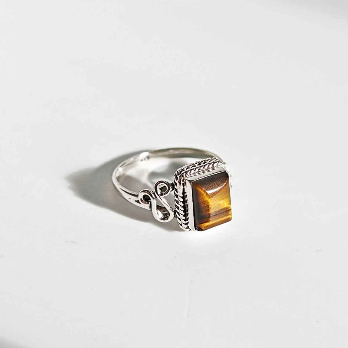 Anillo 'Kusi' de Ojo de Tigre - Plata de Ley