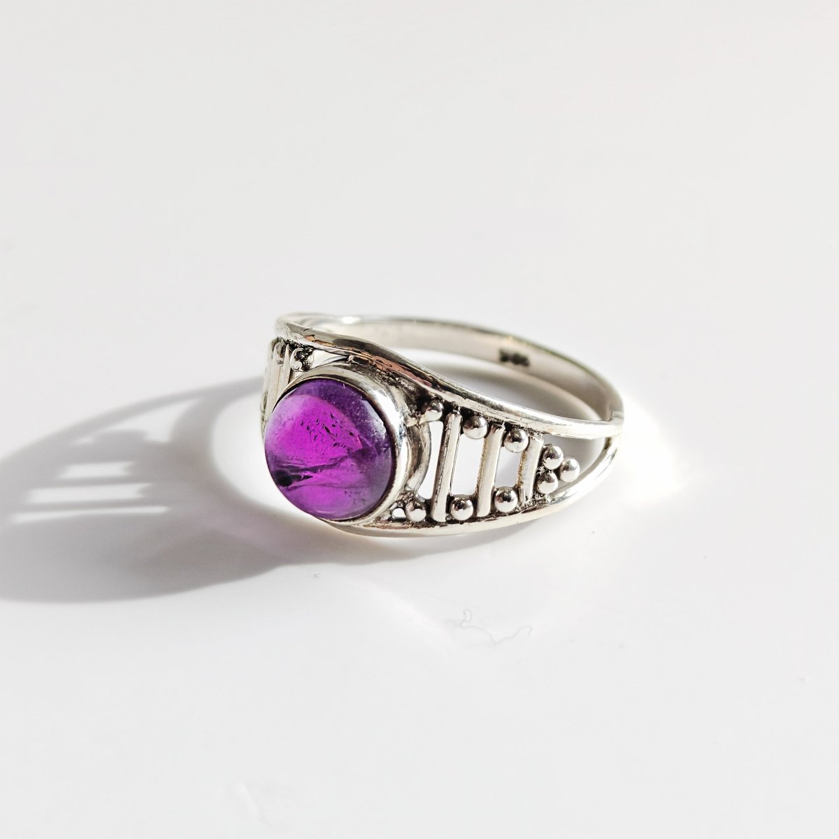 Anillo 'Laksmi' de Amatista - Plata de Ley