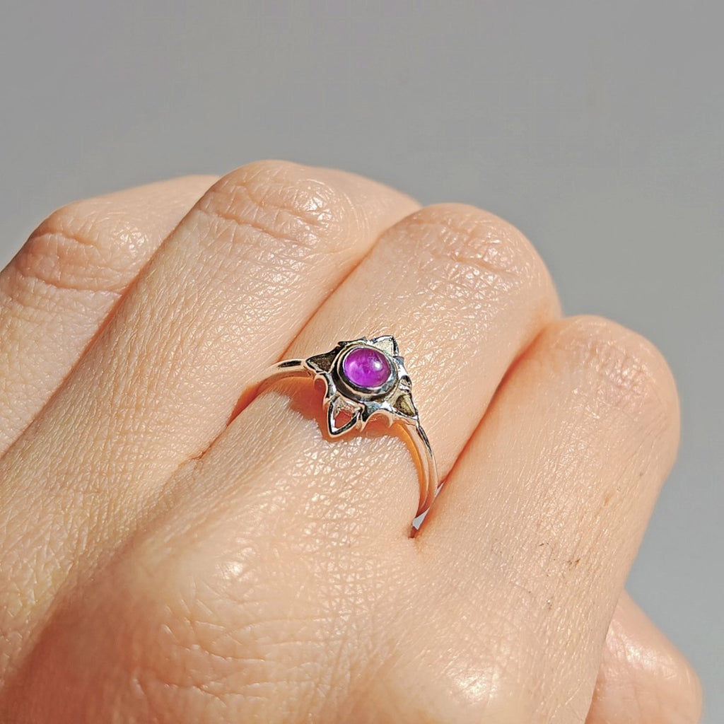 Anillo Nudo de Bruja 'Wicca' con Amatista - Plata de Ley 925