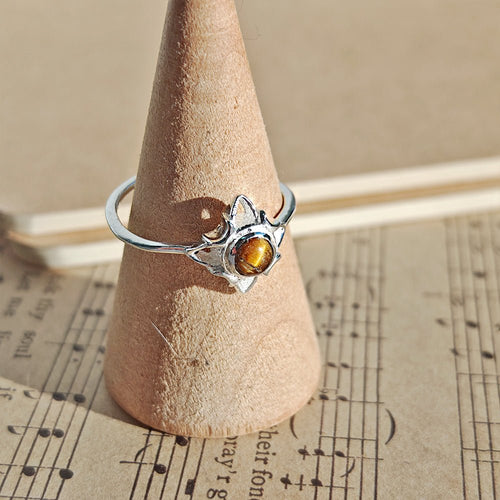 Anillo Nudo de Bruja "Wicca" con Ojo de Tigre - Plata de Ley 925