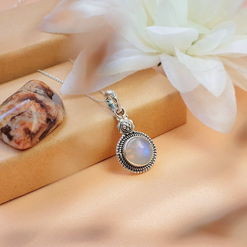 Colgante Botón de Piedra de Luna y Plata de Ley 925