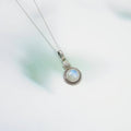 Colgante Botón de Piedra de Luna y Plata de Ley 925
