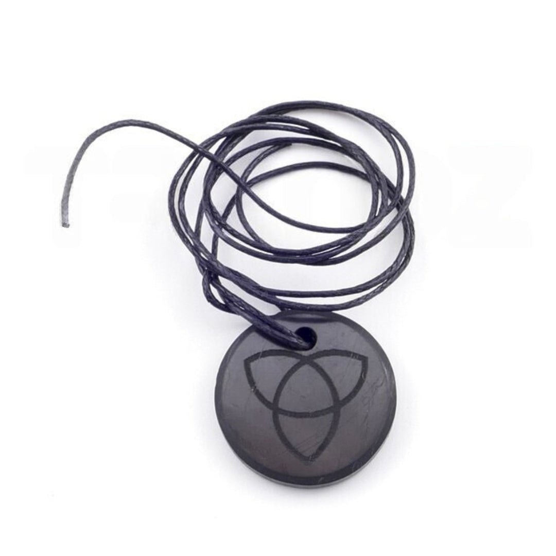 Colgante de Shungit con Triqueta