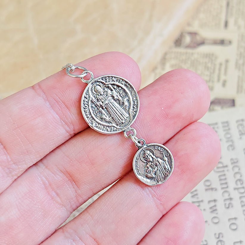Colgante Doble Protección San Benito & San Judas Tadeo – Plata de Ley 925