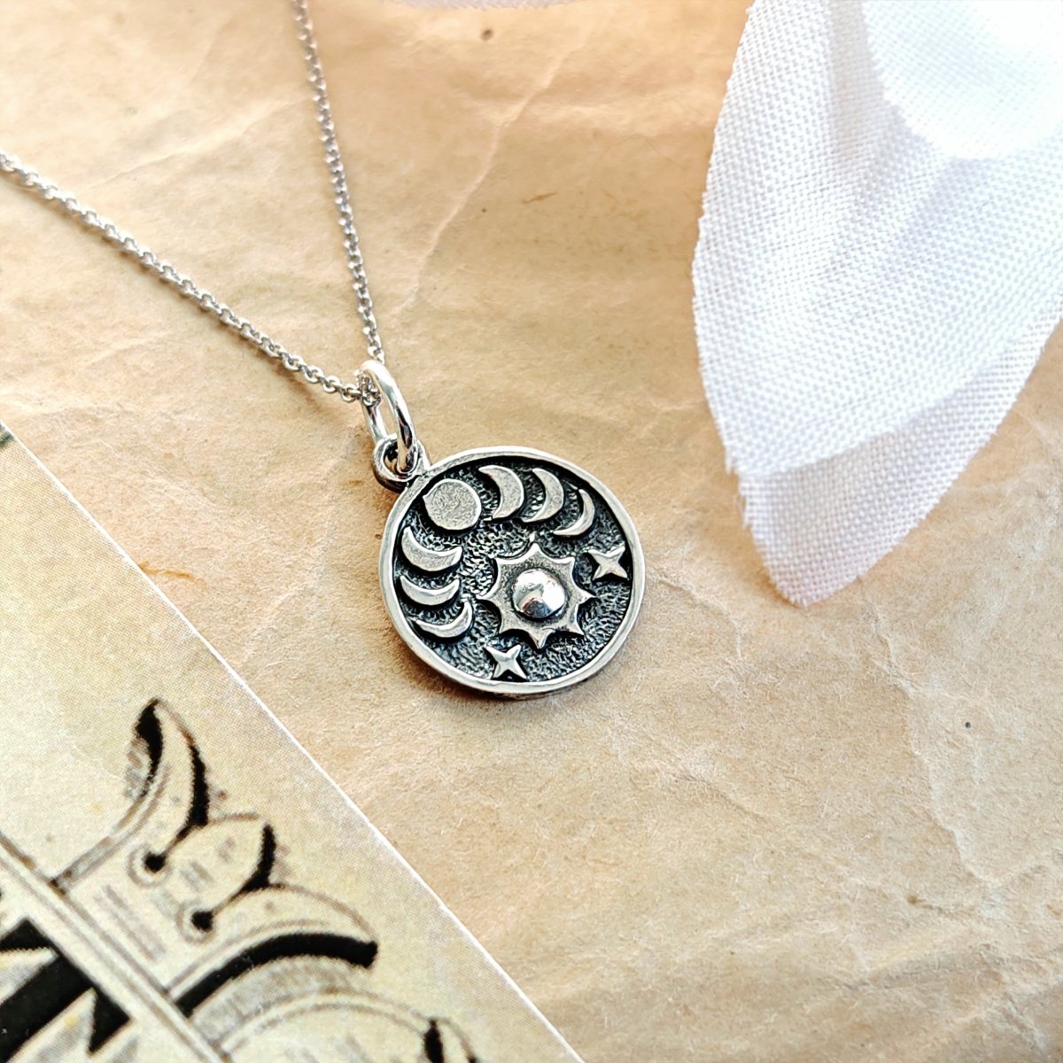 Colgante Fases Lunares, Sol y Estrellas - Plata de Ley 925