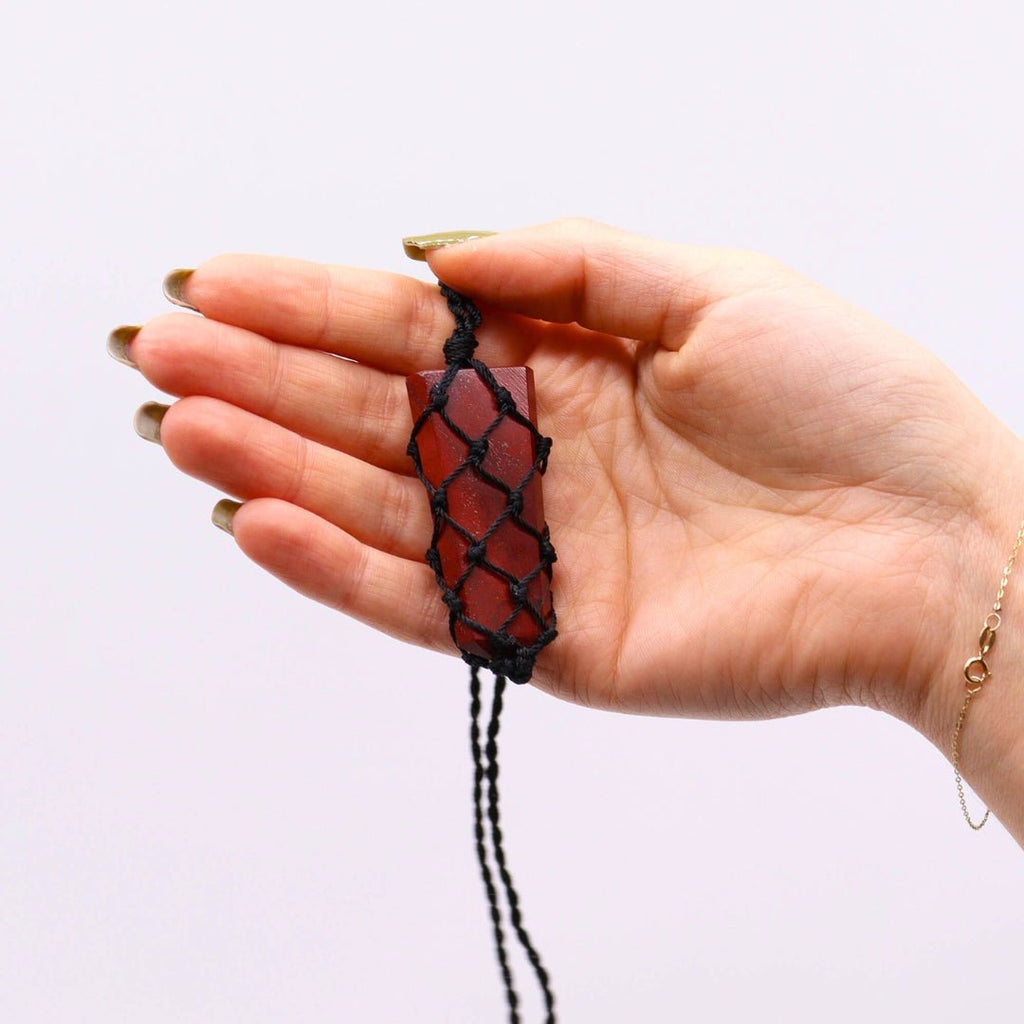 Colgante Macramé Punta de Jaspe Rojo