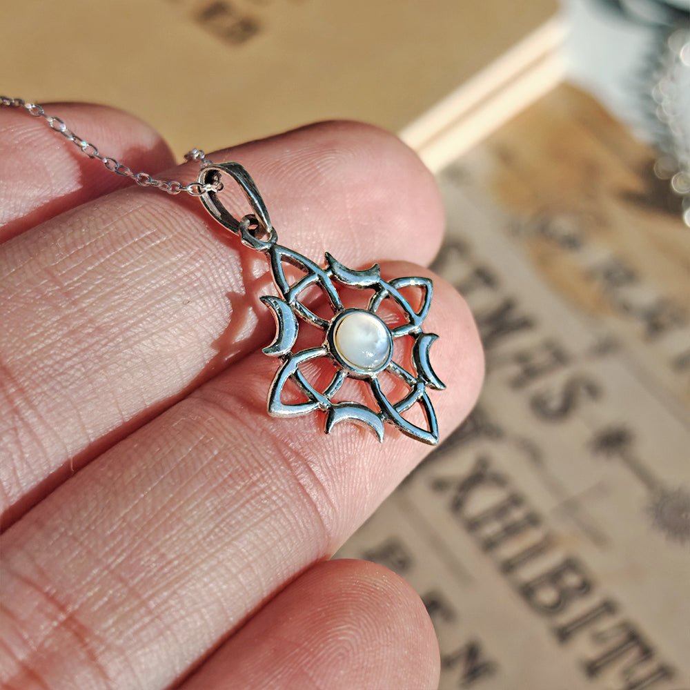 Colgante Nudo de Bruja Wicca con Nácar - Plata de Ley 925