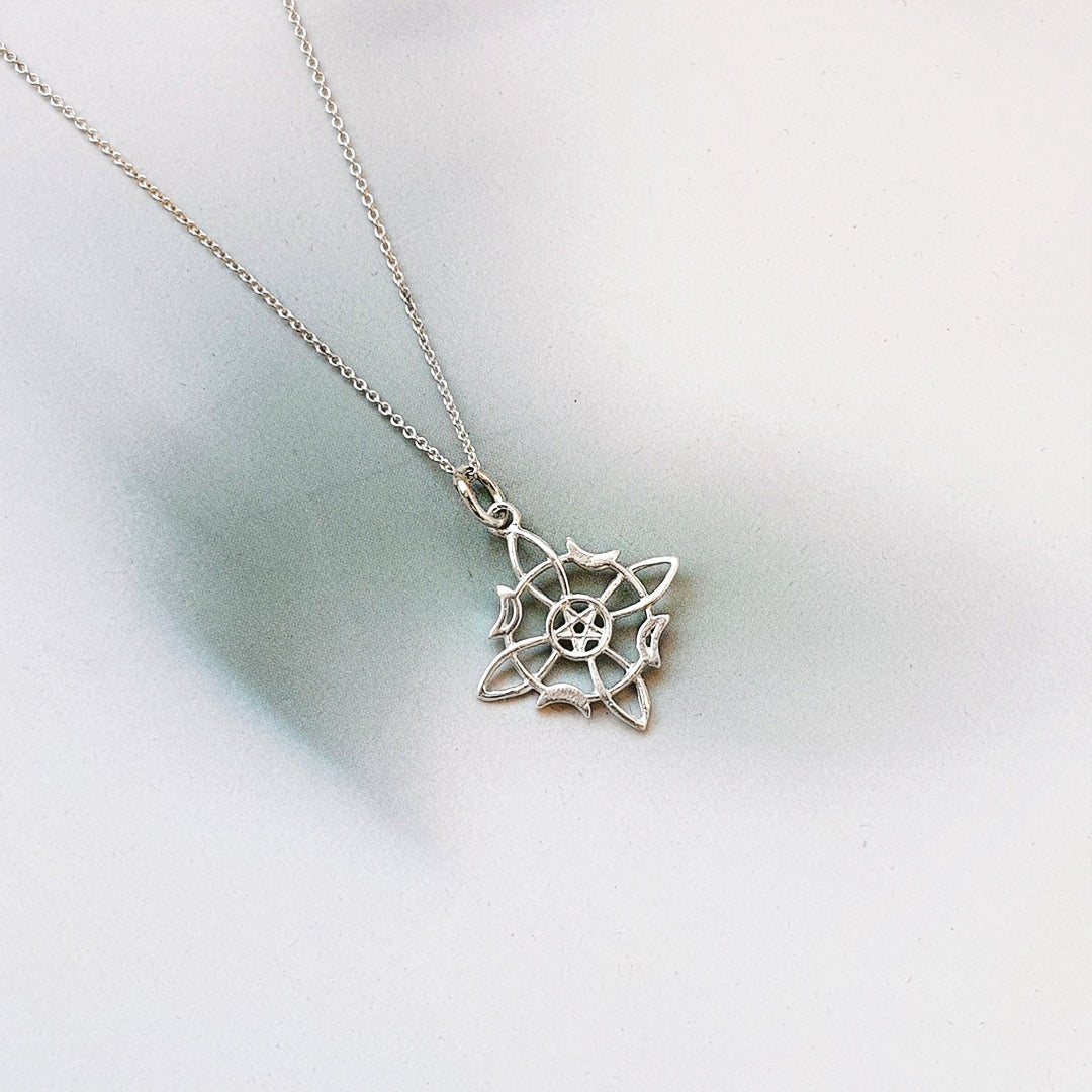 Colgante Nudo de Bruja "Wicca" en Plata de Ley 925