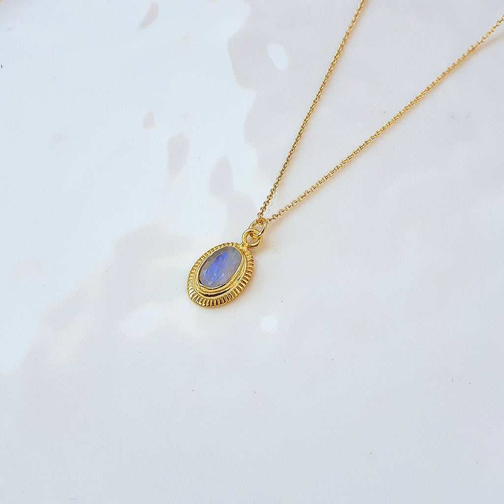 Collar Ovale Piedra de Luna - Baño de Oro 18K