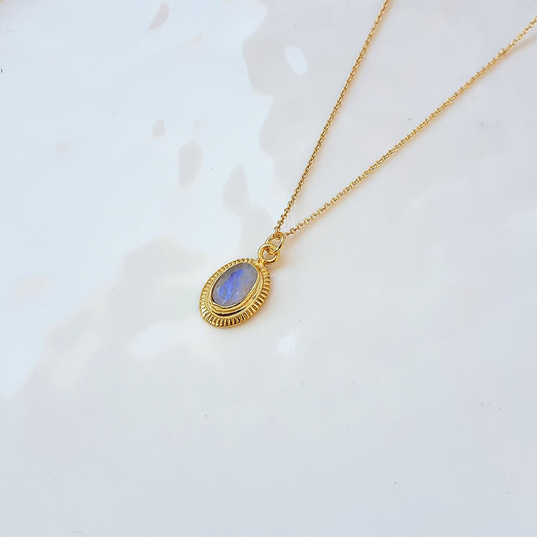 Collar Ovale Piedra de Luna - Baño de Oro 18K