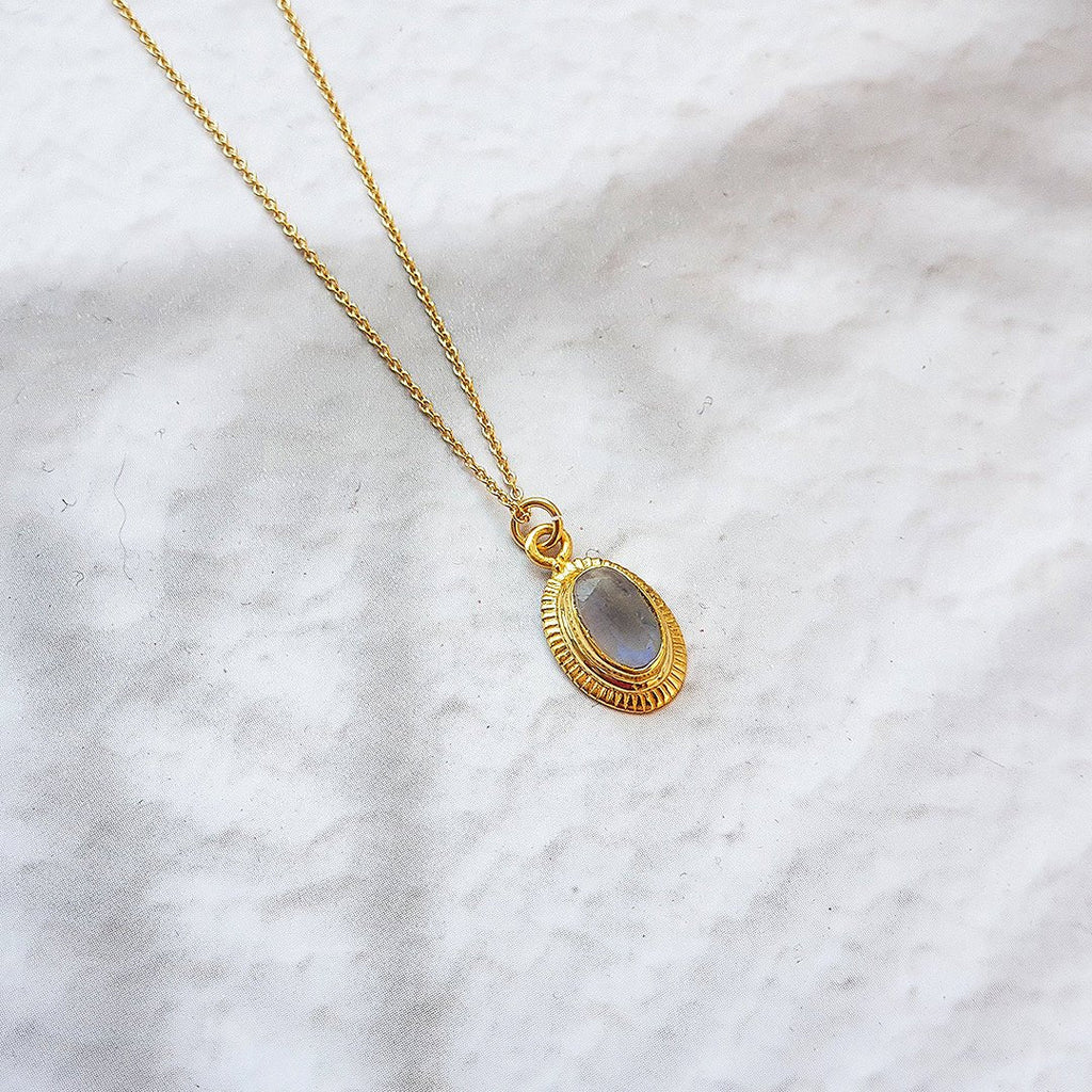 Collar Ovale Piedra de Luna - Baño de Oro 18K