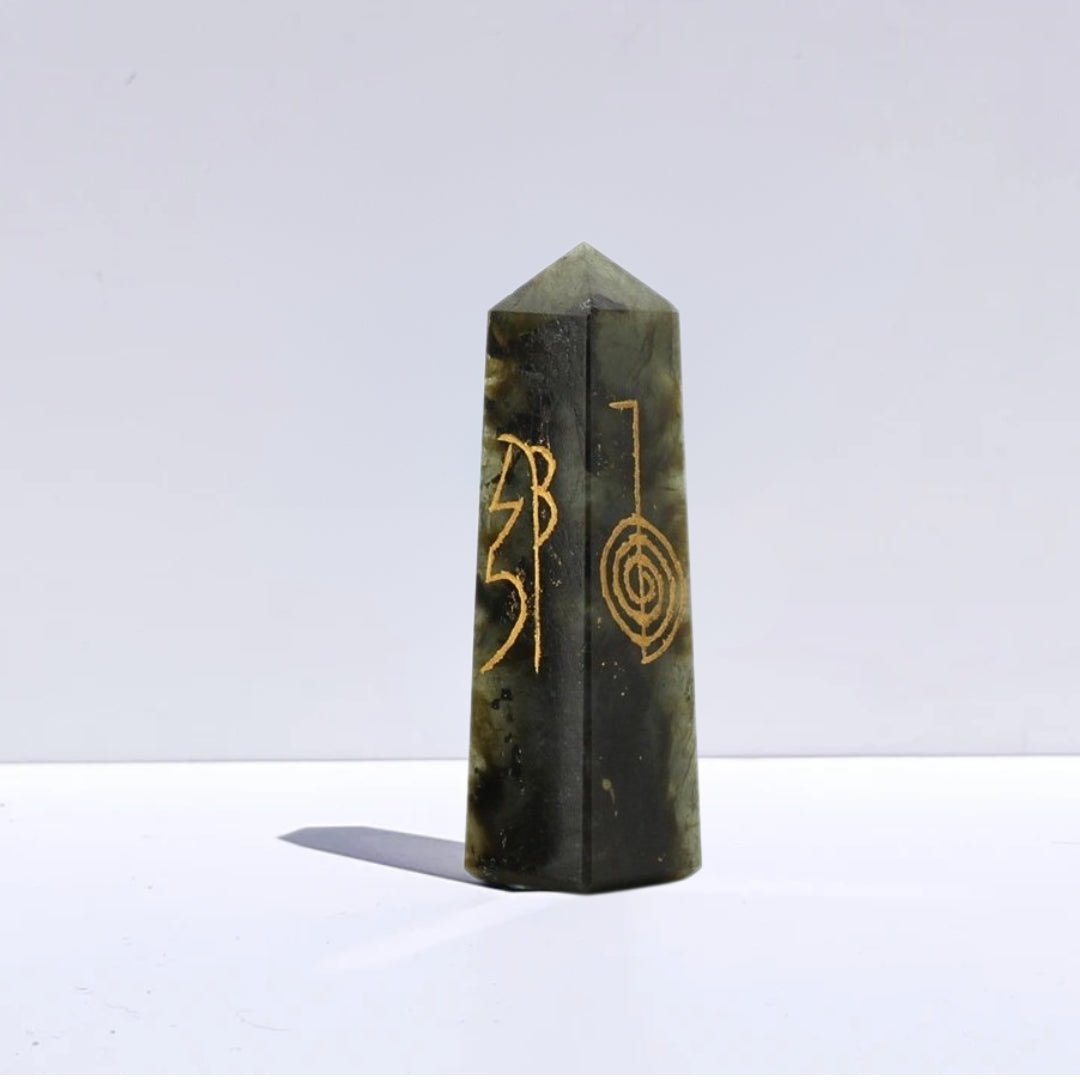 Obelisco de Labradorita - Símbolos Reiki