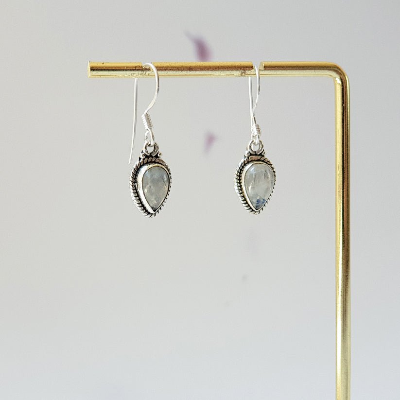 Pendientes Largos Agra de Piedra de Luna y Plata de Ley 925