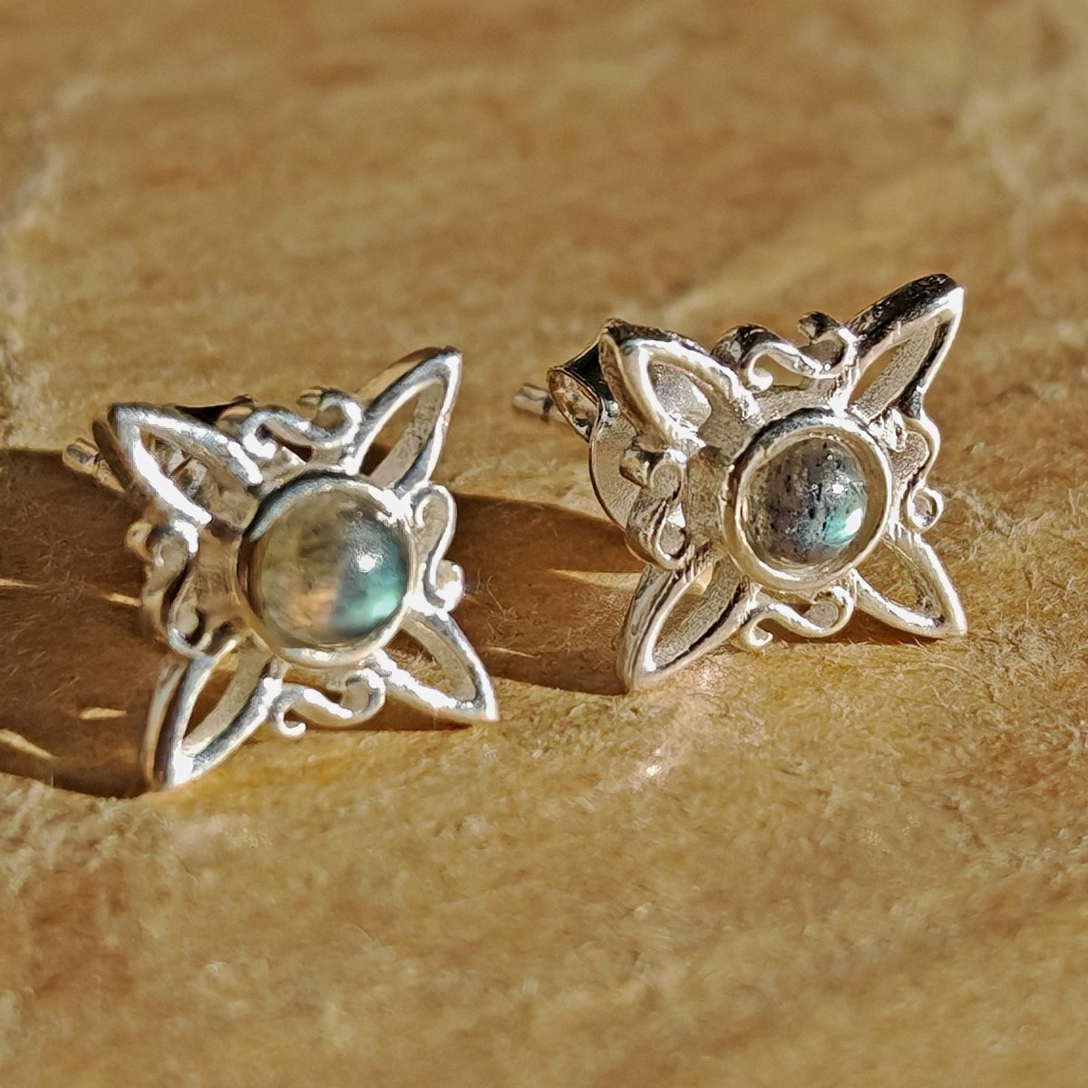 Pendientes Nudo de Bruja con Labradorita en Plata de Ley 925