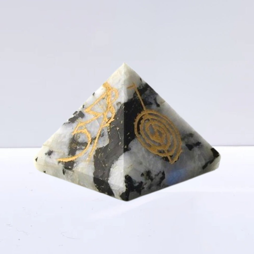 Pirámide Reiki de Piedra de Luna