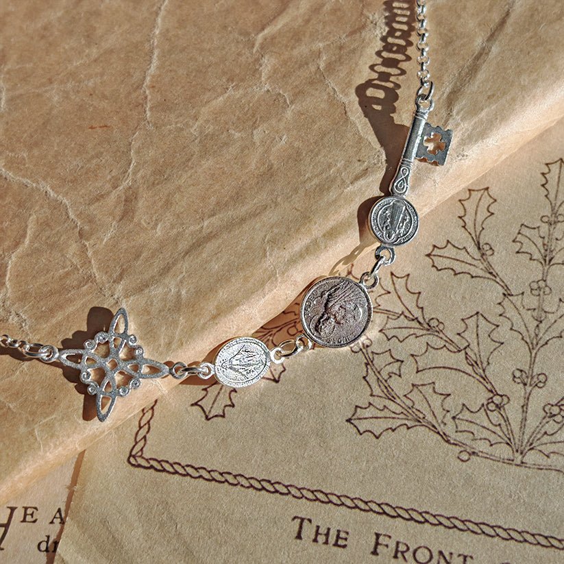 Pulsera Cuádruple de Protección S925: Cuatro Amuletos de Luz