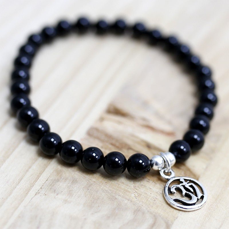 Pulsera de Ágata Negra y Símbolo OM en Plata de Ley