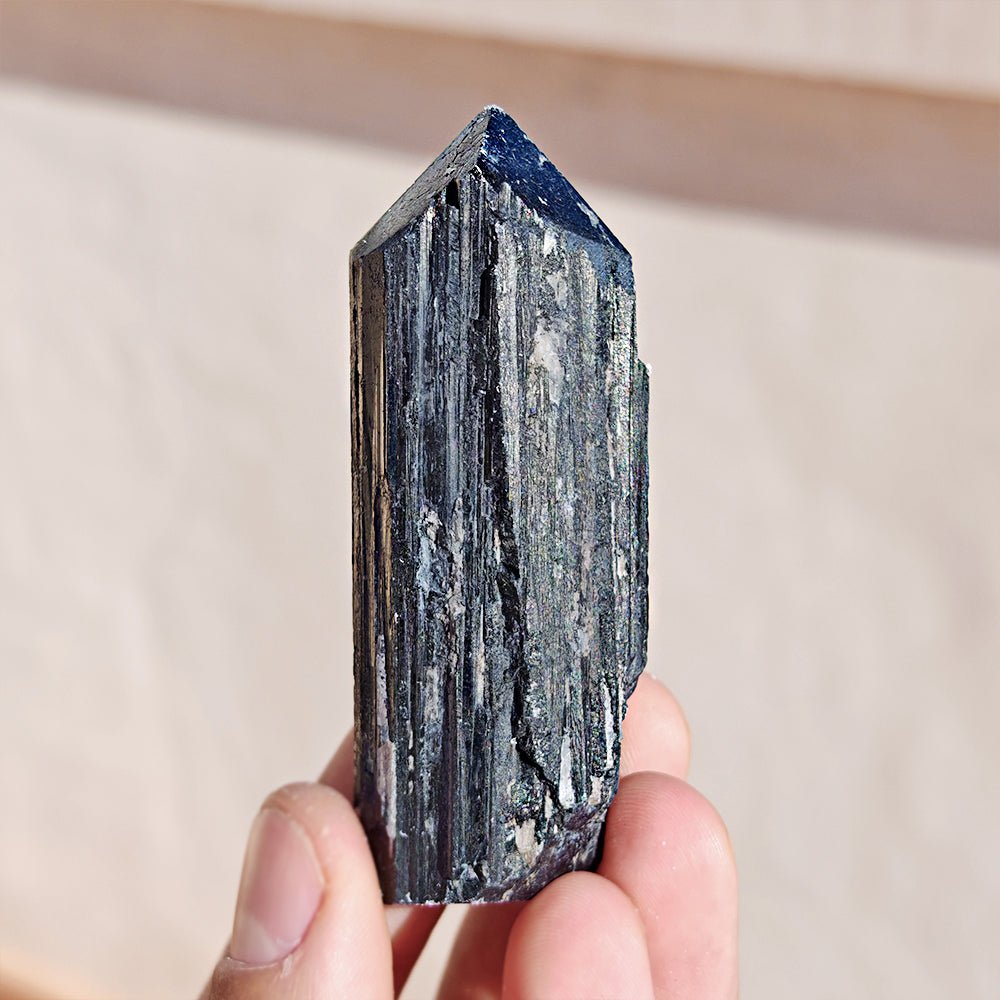 Punta de Turmalina Negra Semipulida