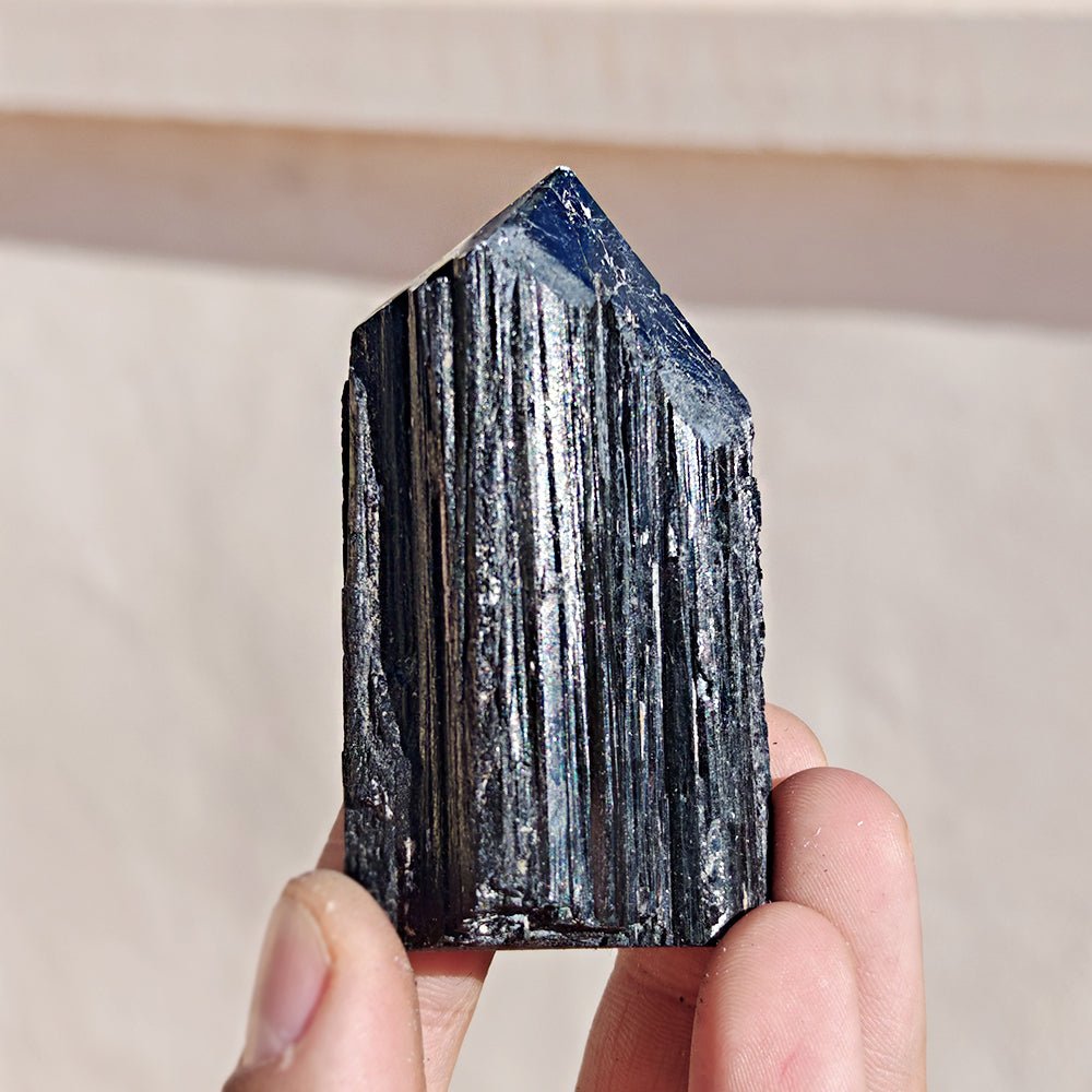 Punta de Turmalina Negra Semipulida