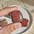 Rodado Grande de Jaspe Sardo - Edición Imperfecta