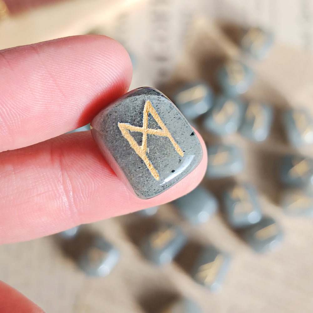 Runas Vikingas Aventurina Gris – Intuición, claridad y conexión ancestral