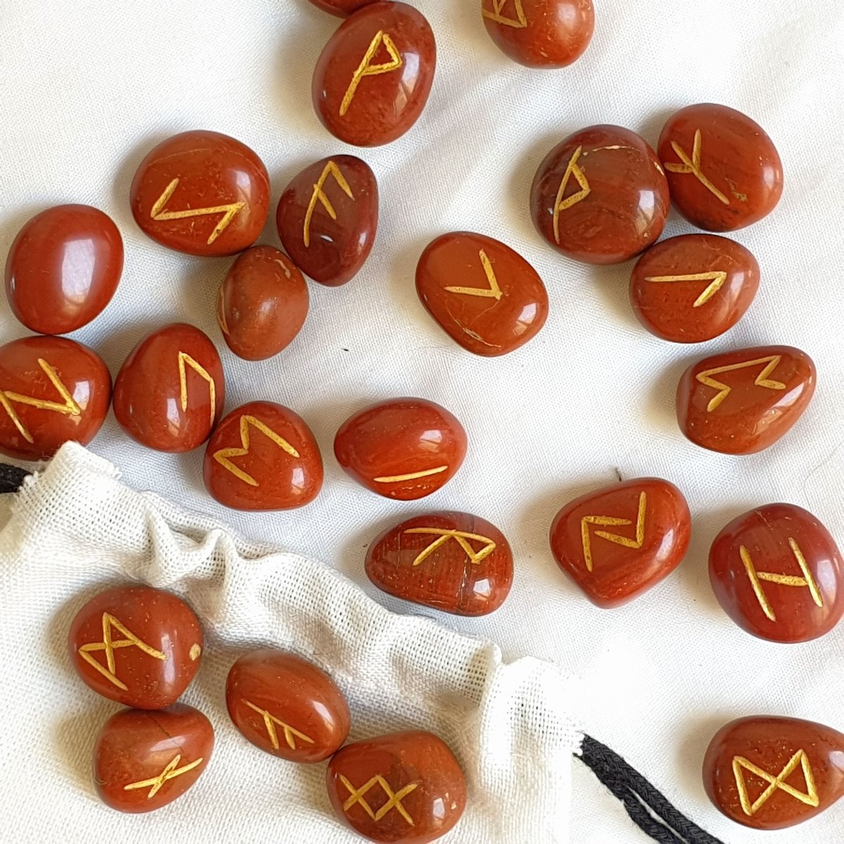 Runas Vikingas de Jaspe Rojo