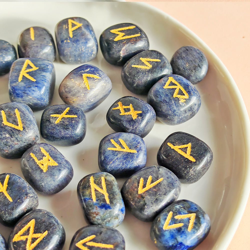 Runas Vikingas en Aventurina Azul – Claridad, sabiduría y comunicación sagrada