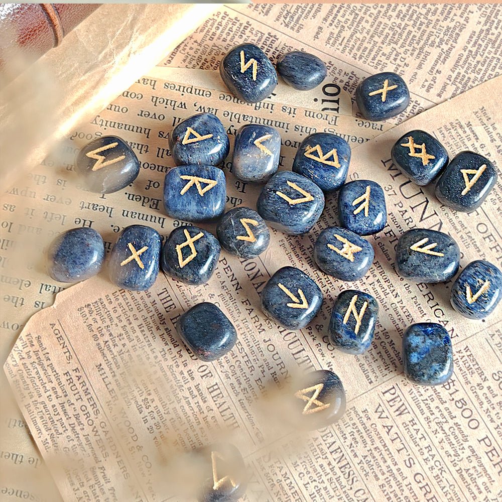 Runas Vikingas en Aventurina Azul – Claridad, sabiduría y comunicación sagrada
