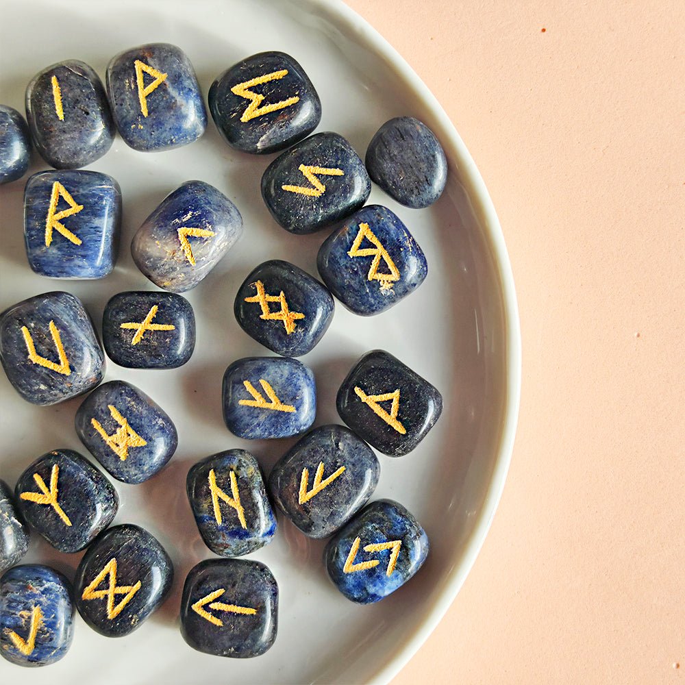 Runas Vikingas en Aventurina Azul – Claridad, sabiduría y comunicación sagrada
